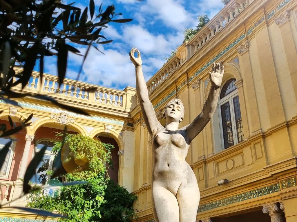 Hôtel PAMS - statue