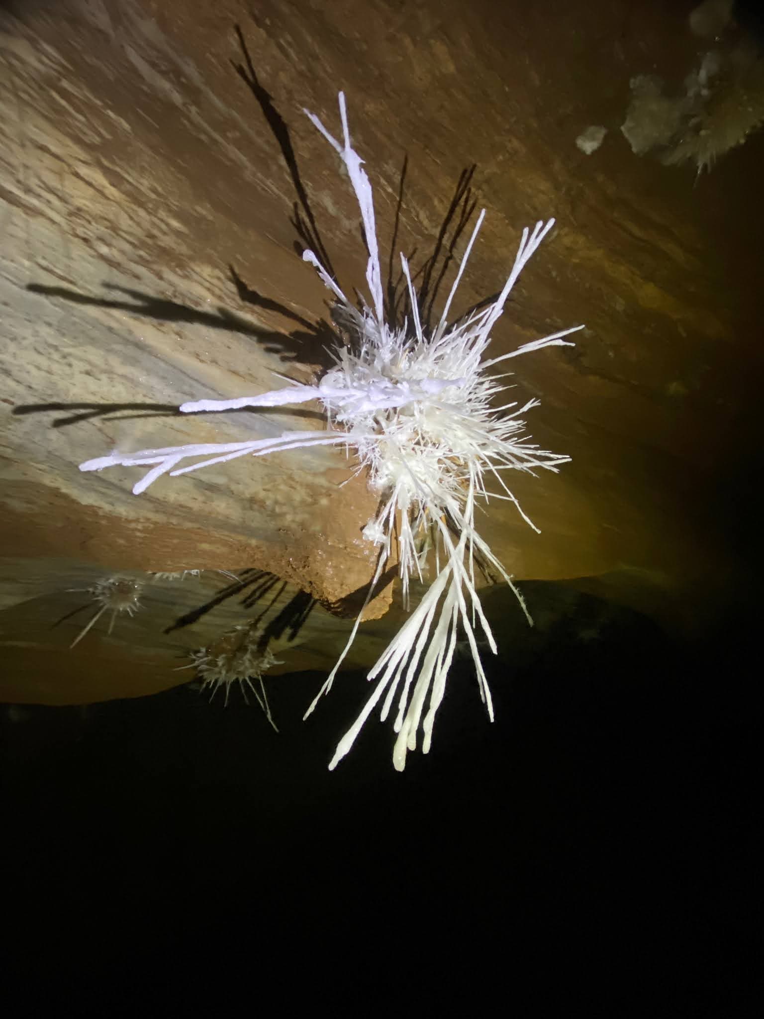 Formation cristaux dans grotte
