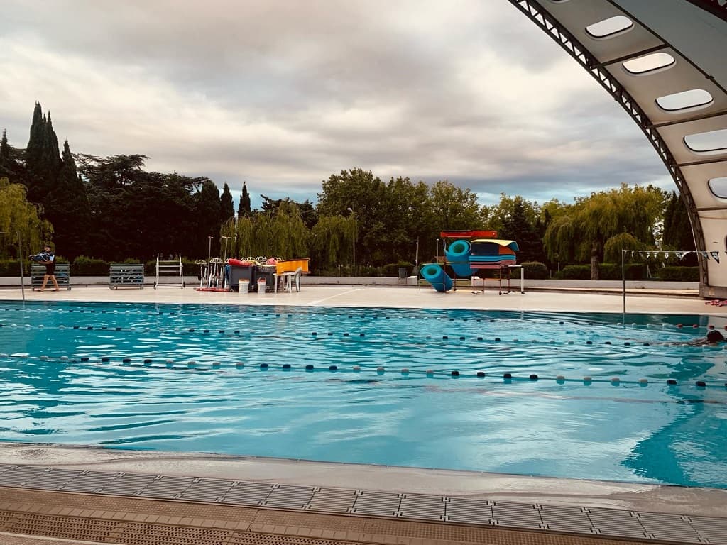 Piscine en été