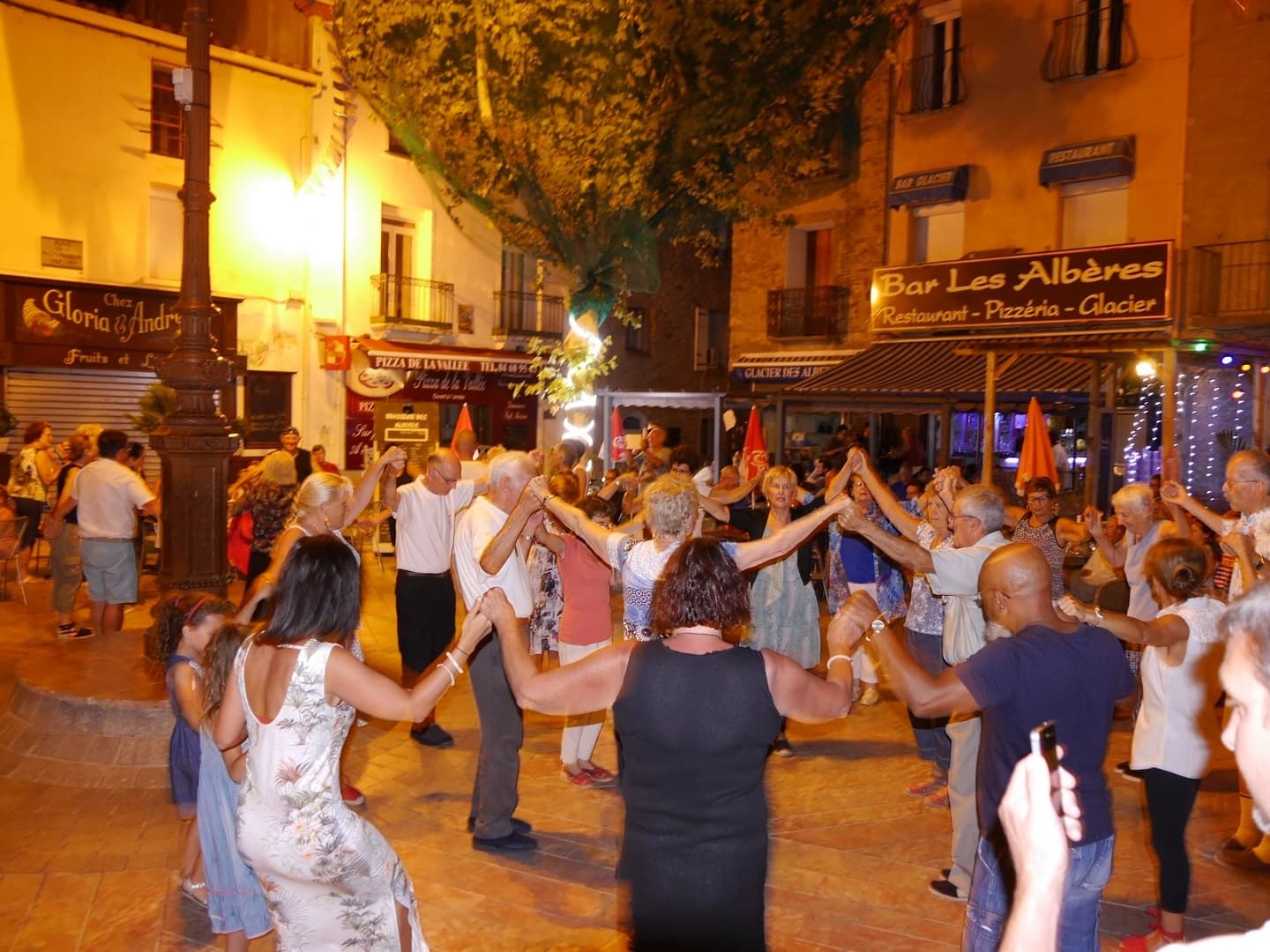SARDANES Place République