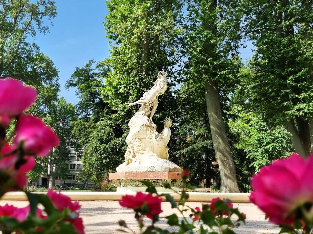 Square Bir Hakeim 1