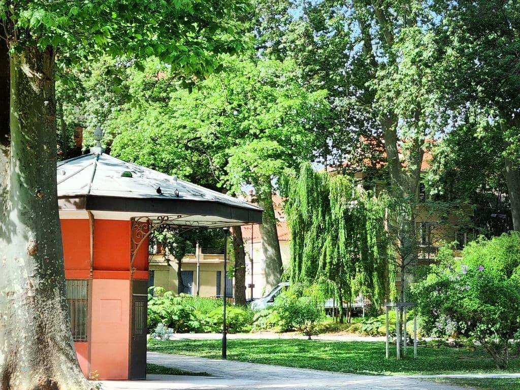 Square Bir Hakeim 2