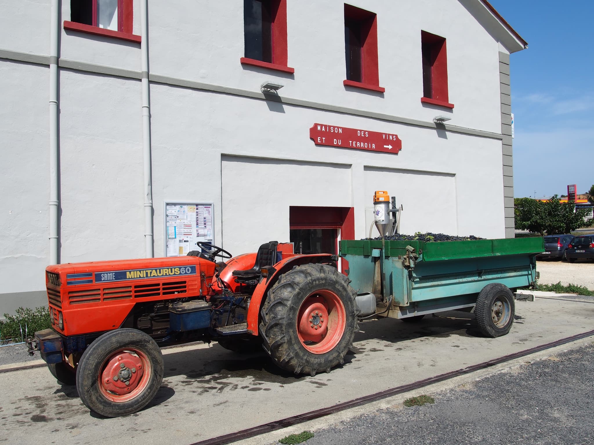 Tracteur au retour de vendange