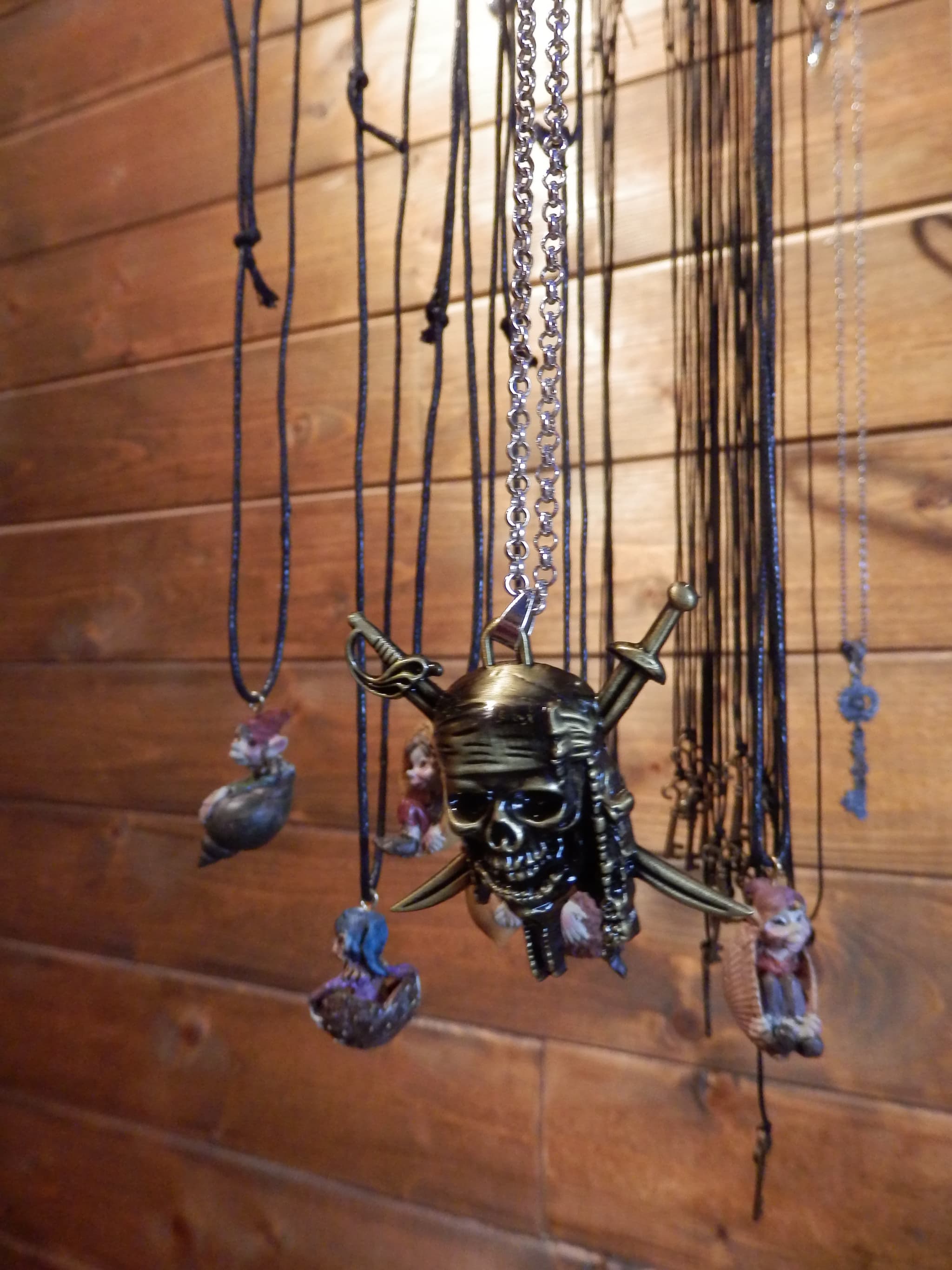 boutique-collier-pirate-parc-loisirs-fantassia-66