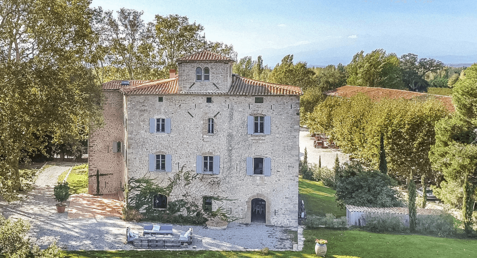 chateau DOMAINE VILLELCARE