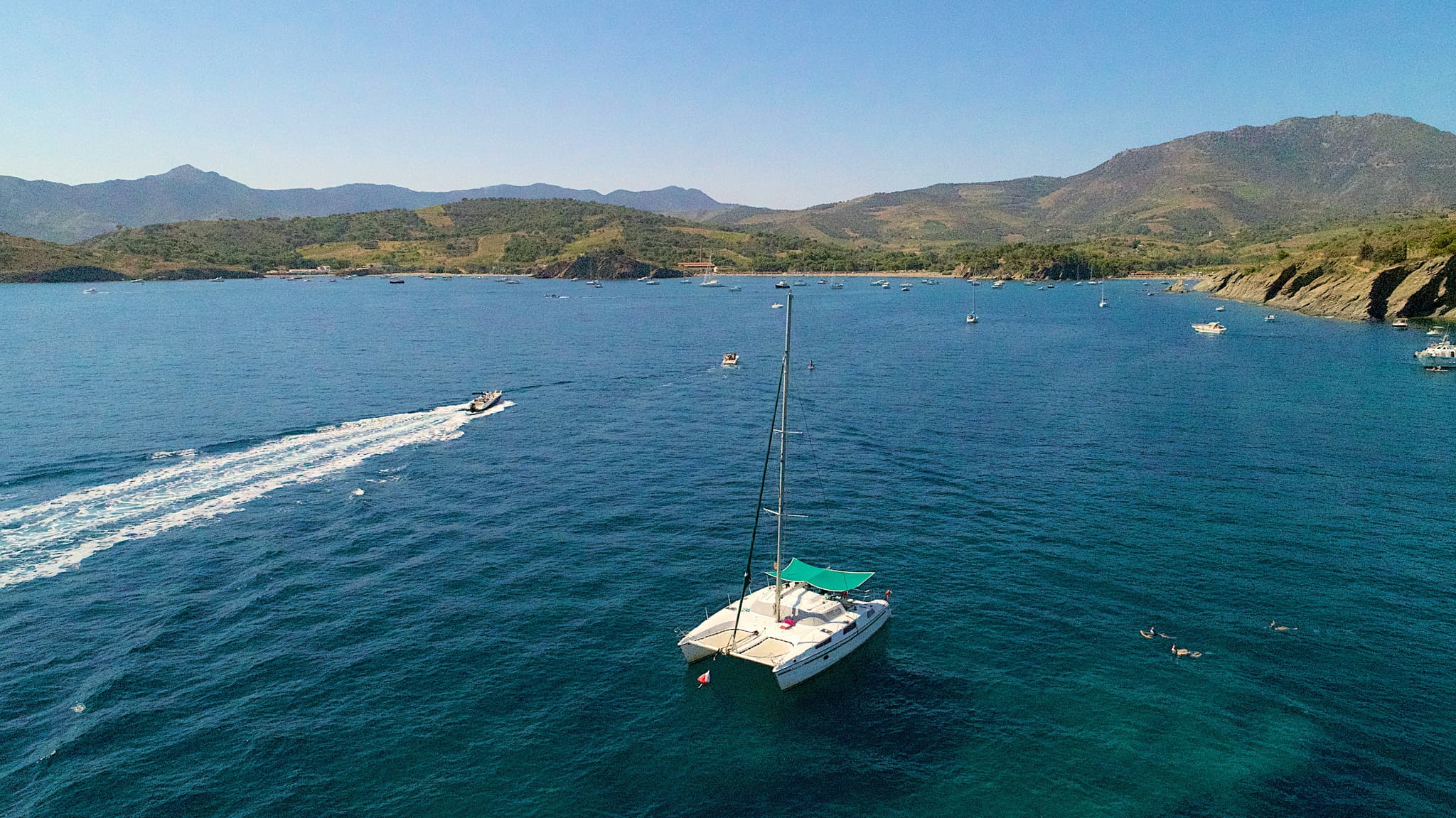 Baignade à Paulilles avec le Catamaran lodos photo depuis un drone