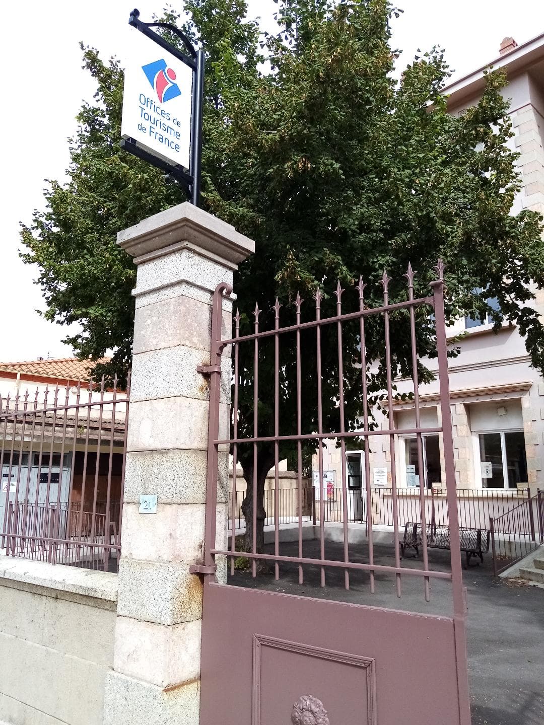 extérieur avec logo