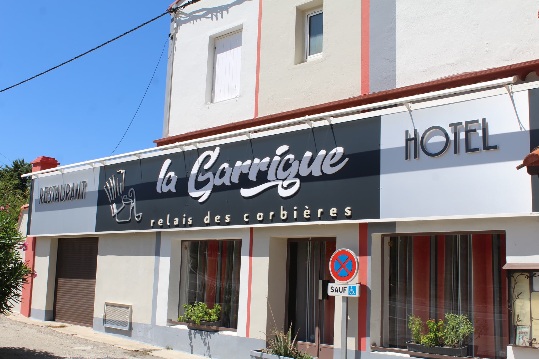 hotel restaurant - le relais des corbières - la garrigue