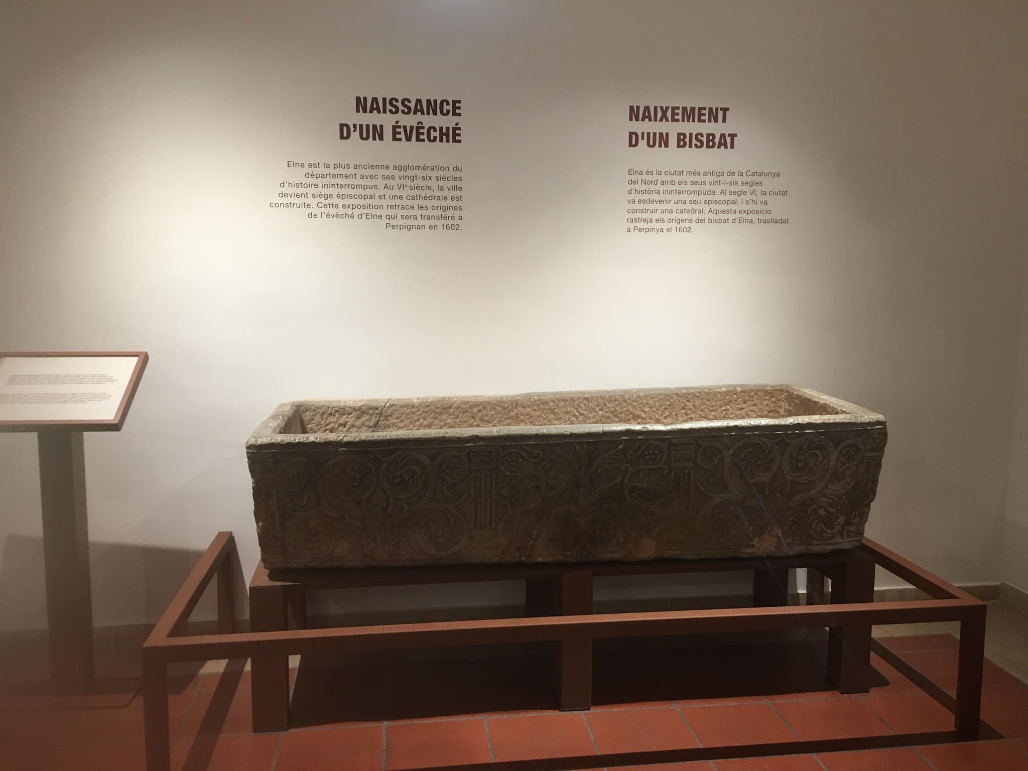 sarcophage naissance d'un éveché
