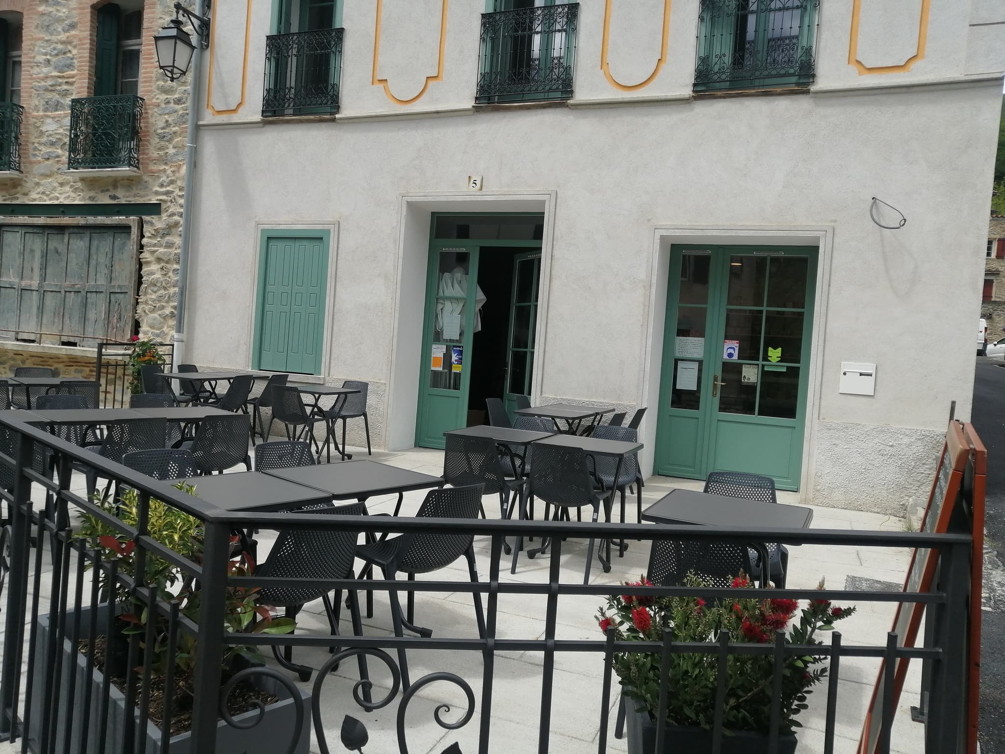 terrasse bistrot le tech