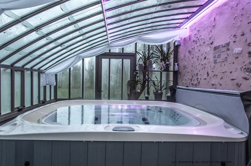 L'espace bien-être SPA de 7 places avec les orchidées