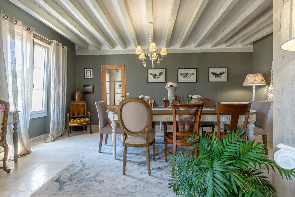 Vue sur salle à manger