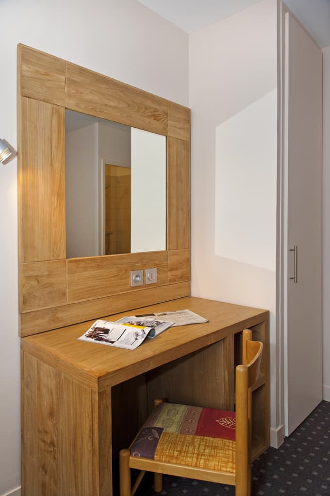 bureau dans la chambre