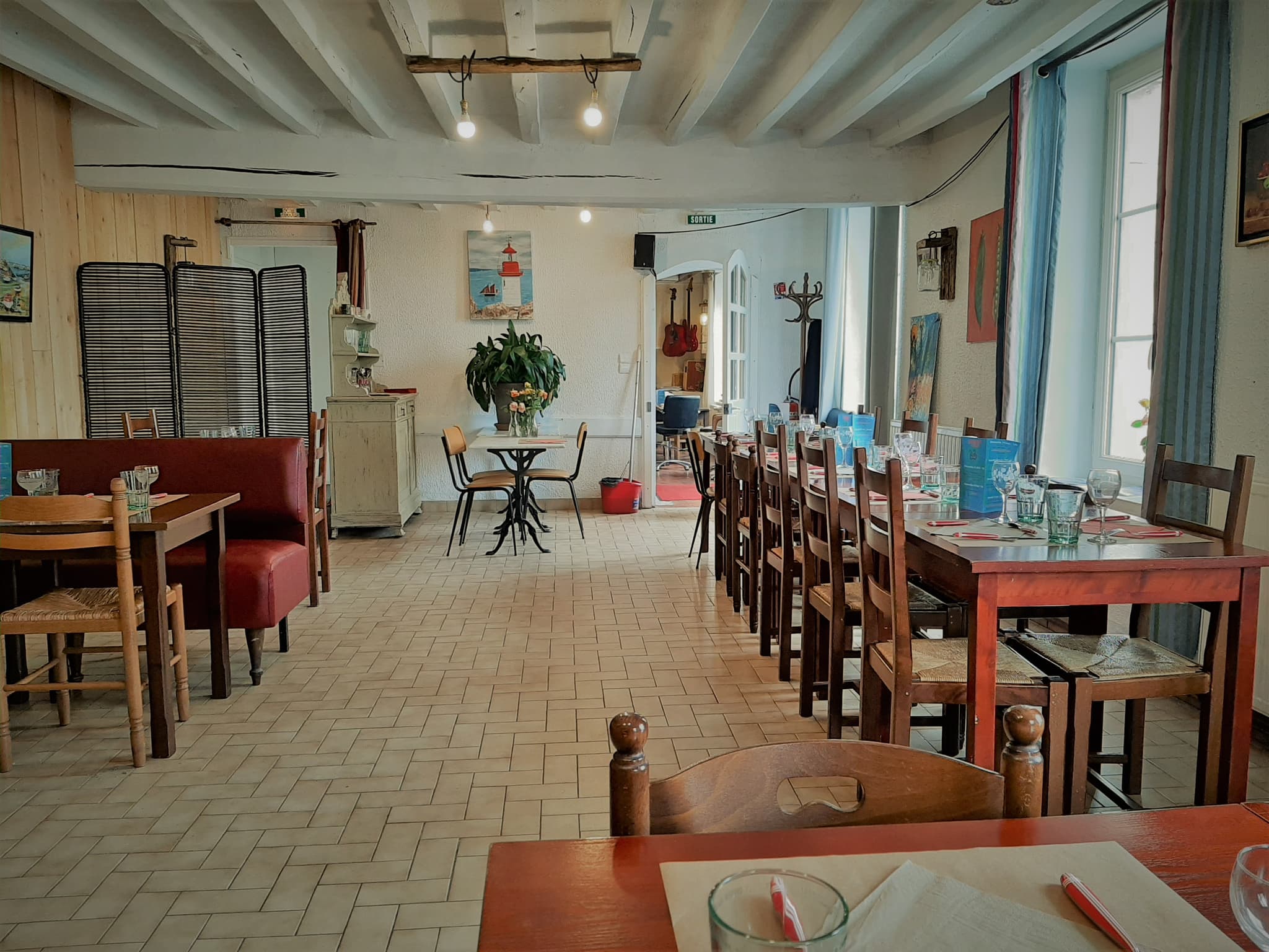 Cernoy en Berry-Restaurant Le Saint-Loup-Salle de Restaurant
