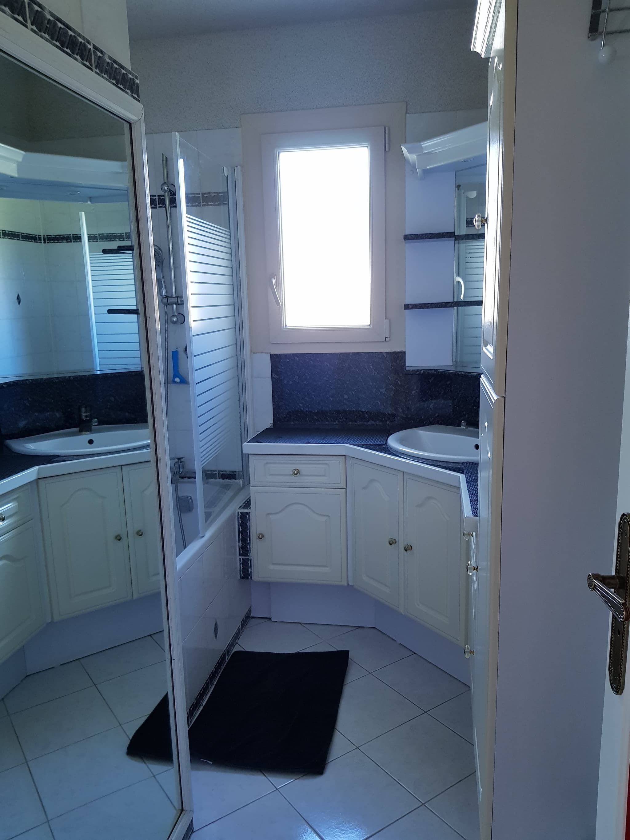 SALLE DE BAINS LOGEAT