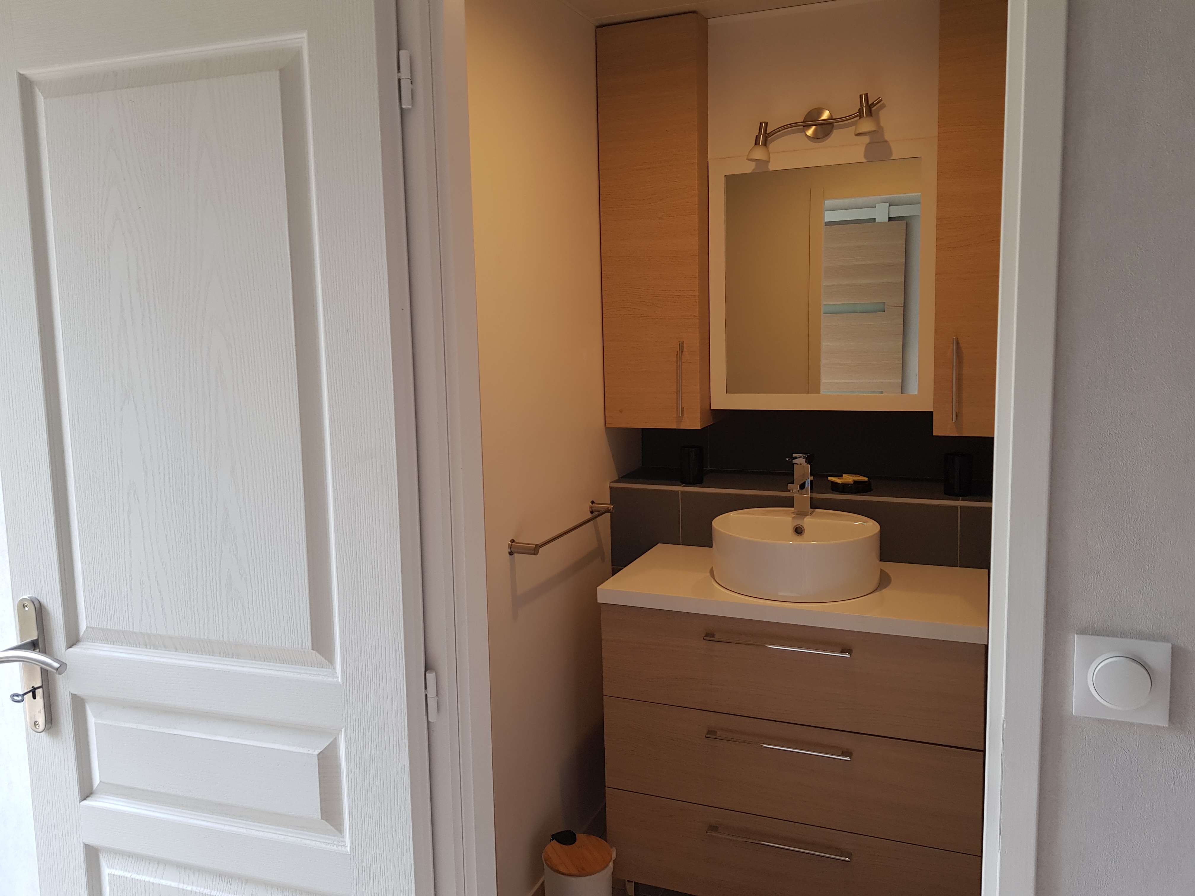 ©chambre pouilly, salle d'eau