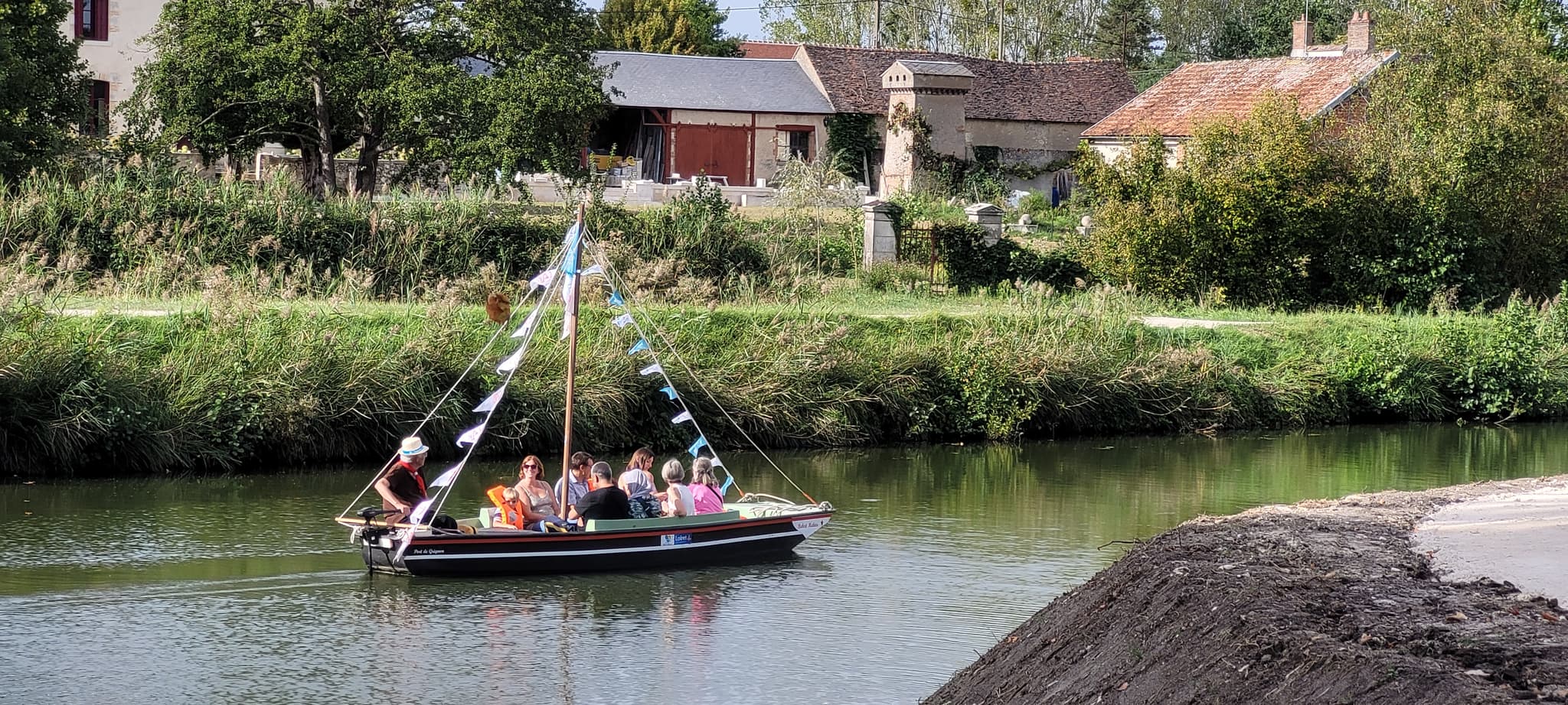 Balade guidée en bateau électrique