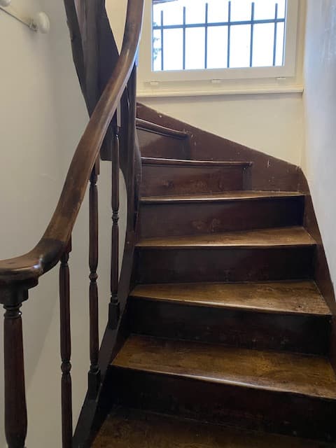 2024-Belhomert-MeubléBrière-JB13-Escalier