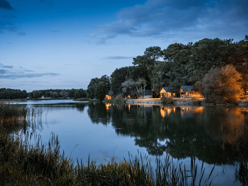 Huttopia vue sur le lac