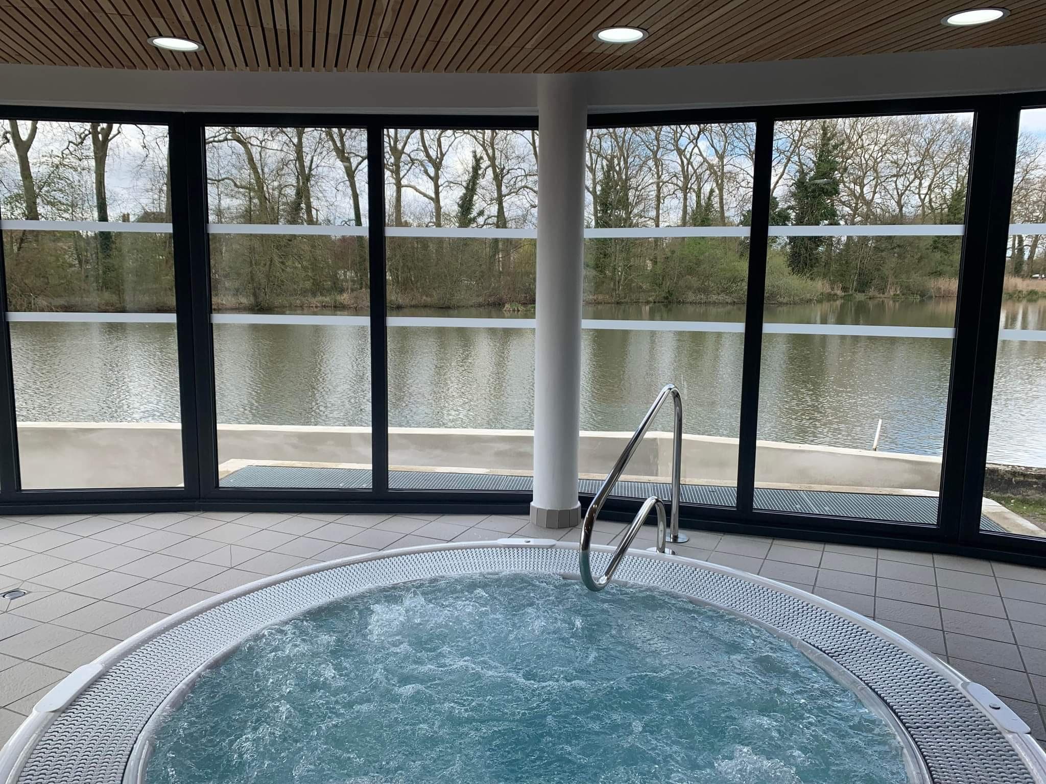 Briare - Piscine L'Ile Verte -jaccuzzi