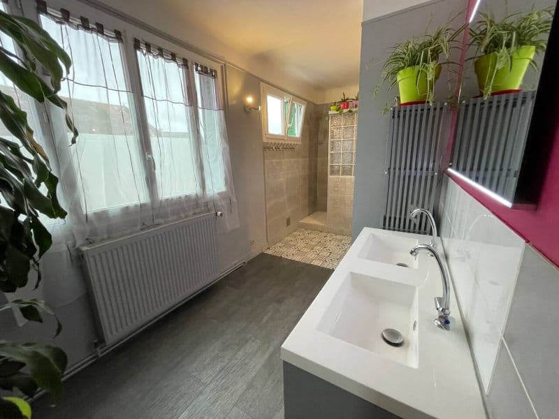 La maisonnée abstraite-ed8e-47cc-b3f9-08327c14116a