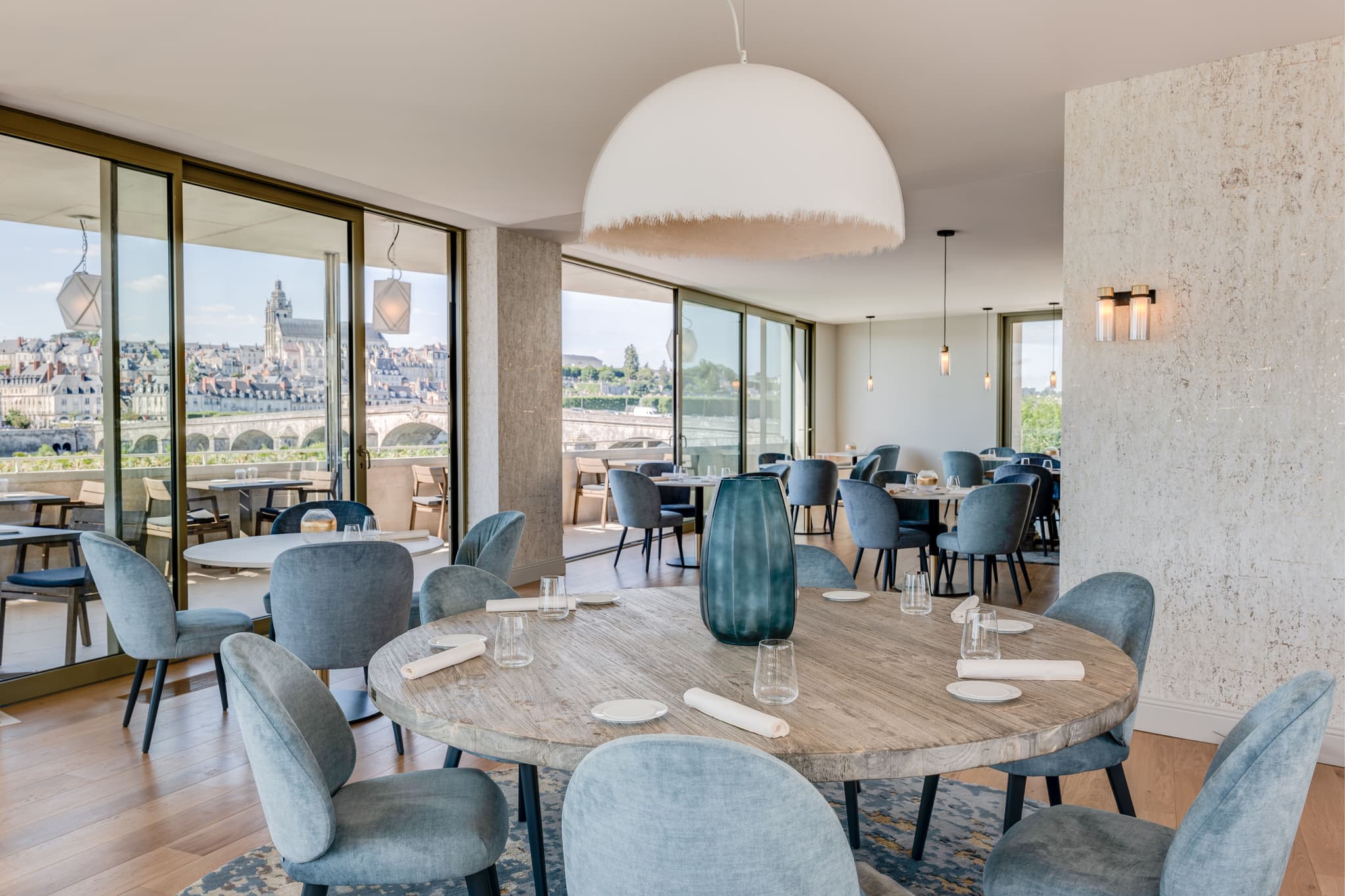 Amour Blanc Restaurant