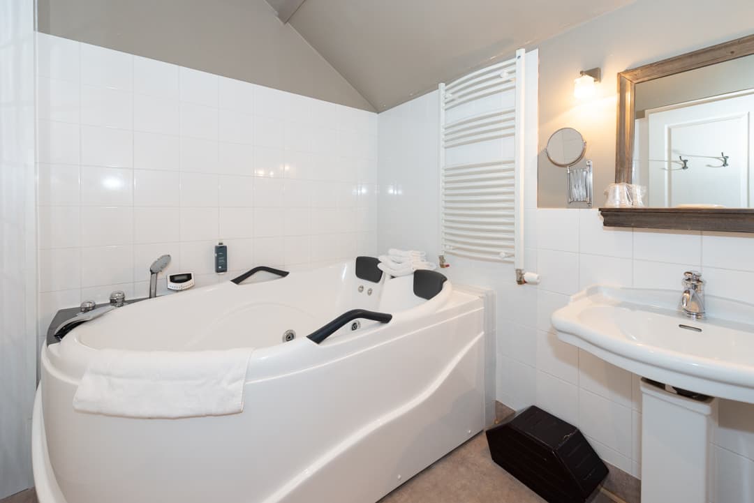 salle de Bain avec JacuzziSuite