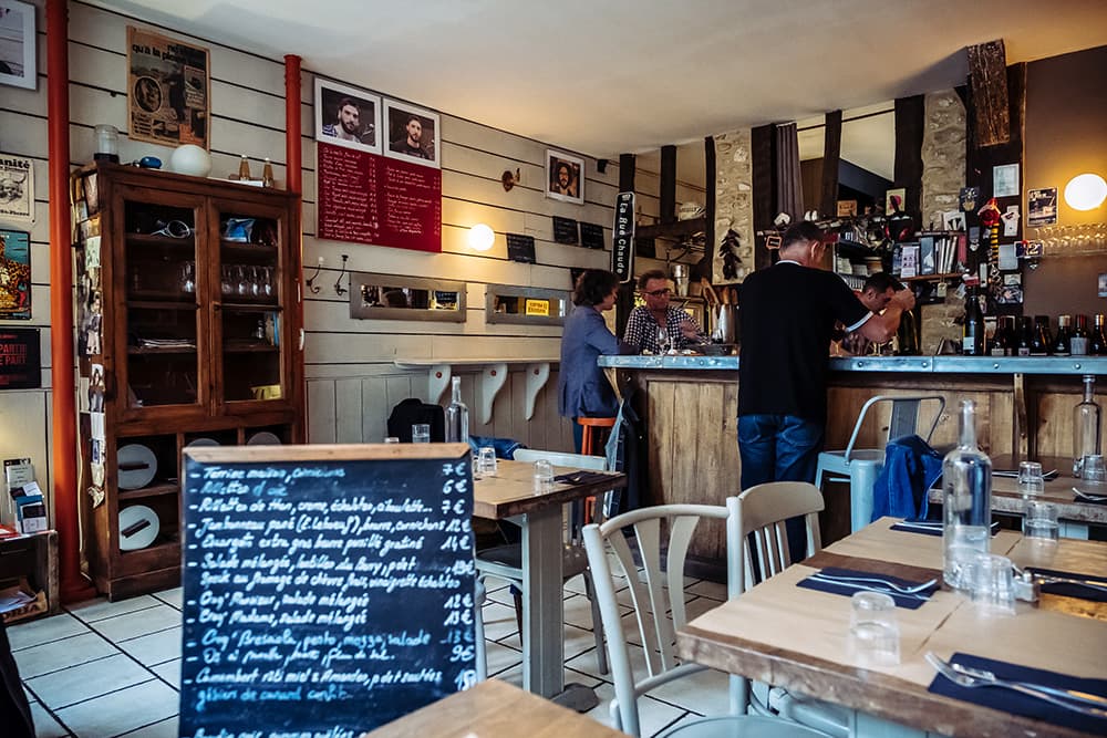 BOURGESPLEINELUNE-LOVELIVETRAVEL0