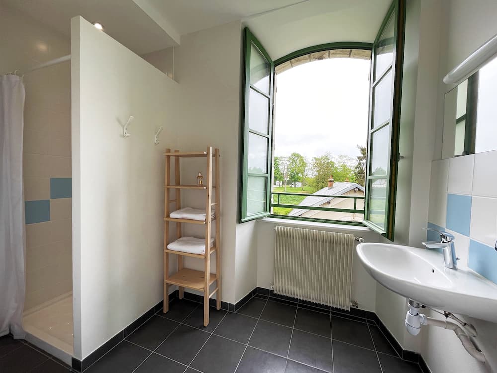 Briare - Gite du Pont-Canal - salle de bain 1