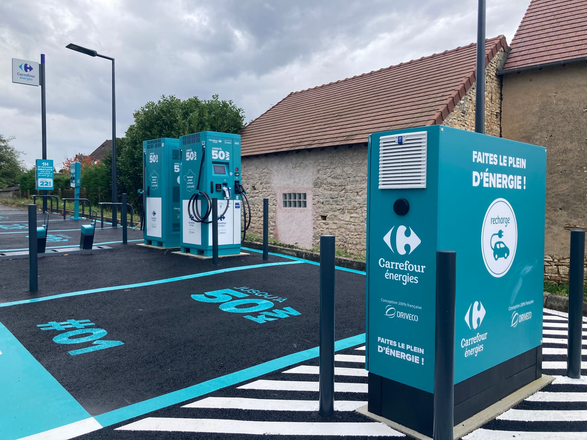 Borne electrique carrefour Lignières