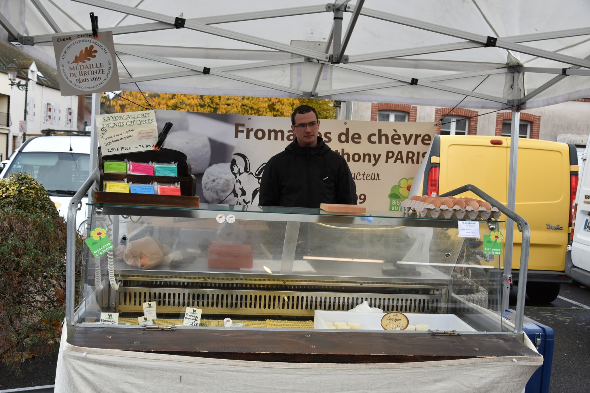 Dammarie en Puisaye - Chèvrerie Maillebois - vitrine