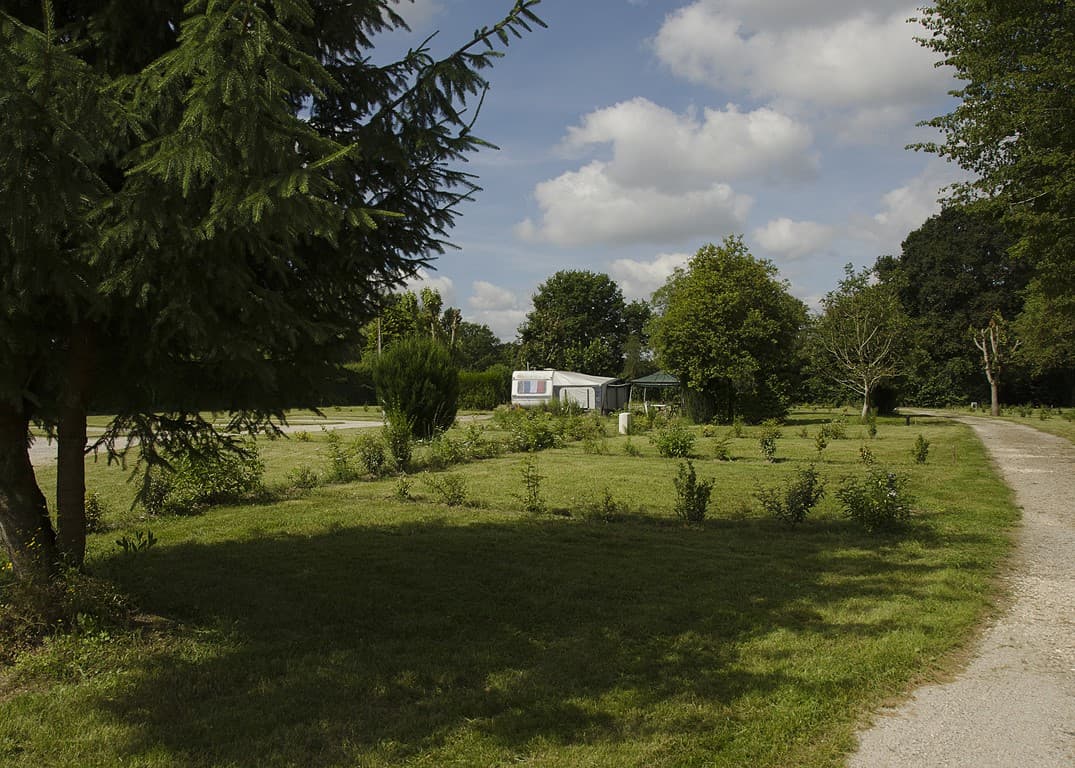 Ouzouer sur trézée-camping municipal de la Trézée-terrain