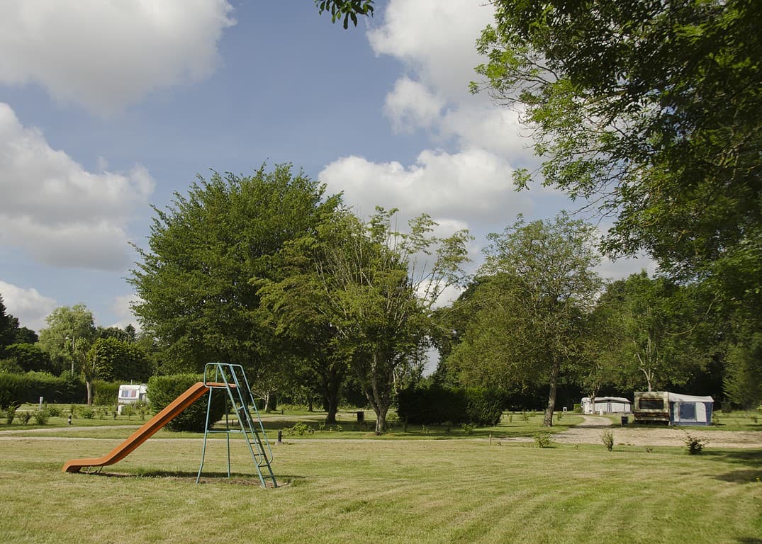 Ouzouer sur trézée-camping municipal de la Trézée-terrain