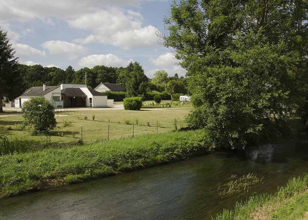 Ouzouer sur trézée-camping municipal de la Trézée-terrain