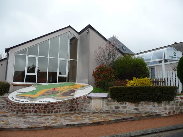 CB27801 GITE DU CENTRE DE LA FRANCE VESDUN ENTREE