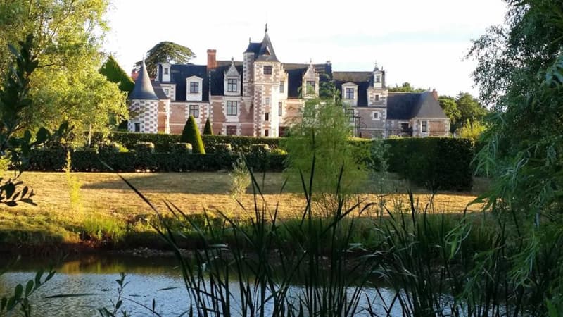 CHATEAU ET PIECE D'EAU
