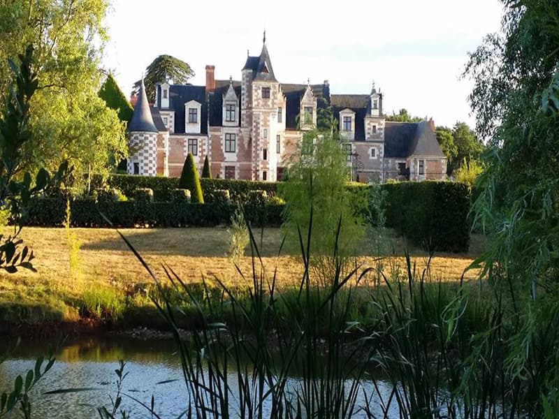 CHATEAU-ET-PIECE-D'EAU