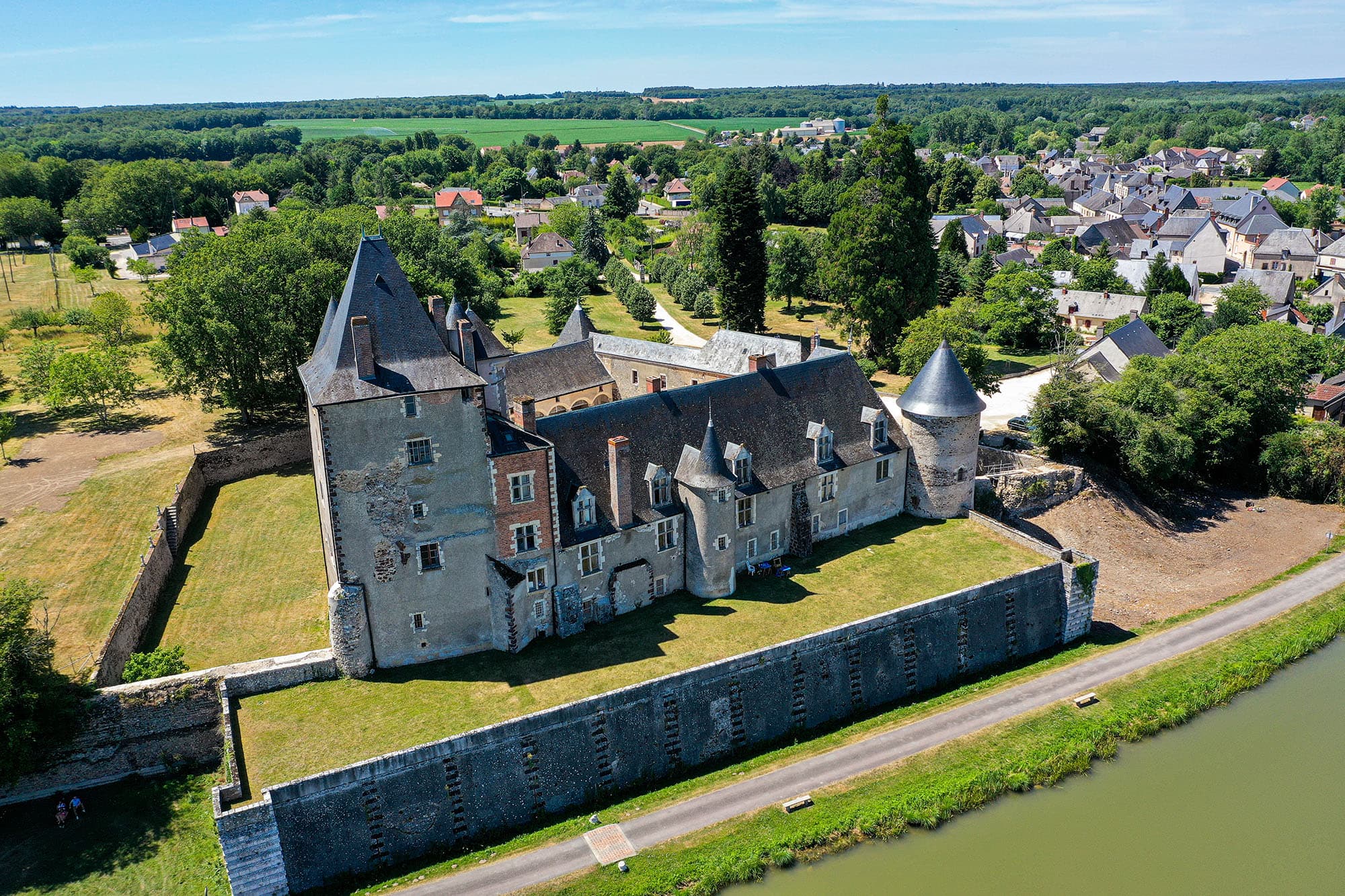CHATEAUCHAPELLEANGILLON