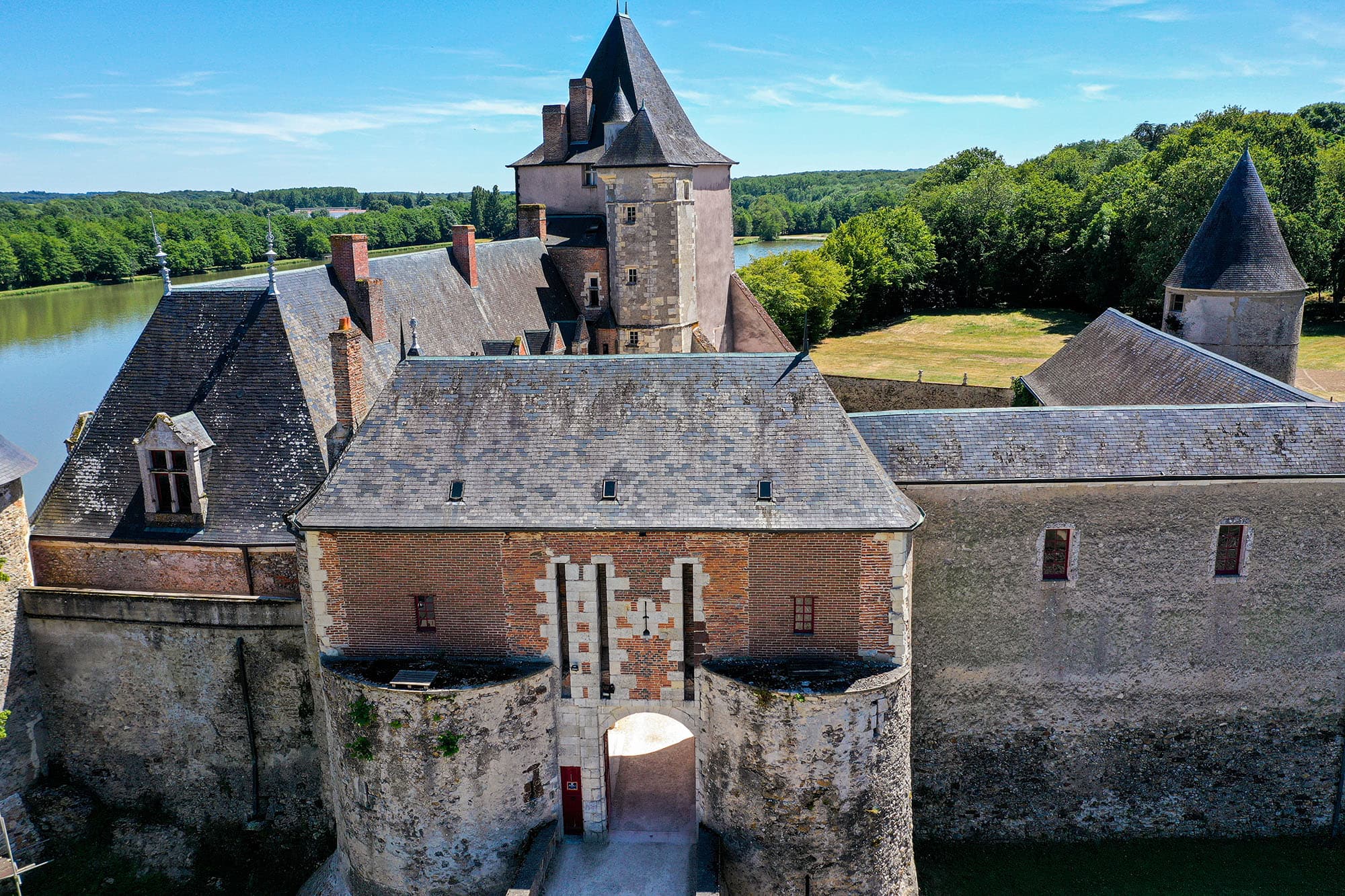 CHATEAUCHAPELLEANGILLON1