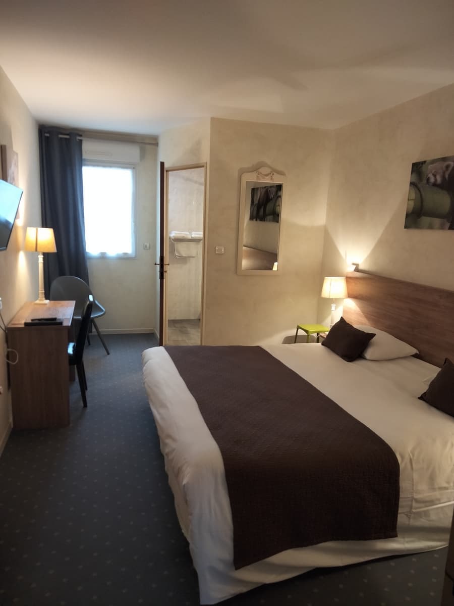 CHINON- HOTEL Au sans Soucis