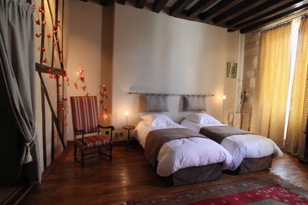 COEUR DE BOURGES CHAMBRE AUDE 2