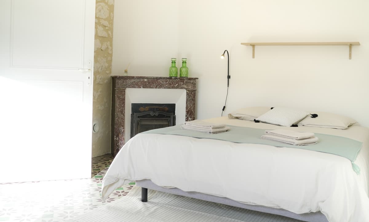CRAVANT-LES-COTEAUX- GITE DE BEL AIR chambre RdC