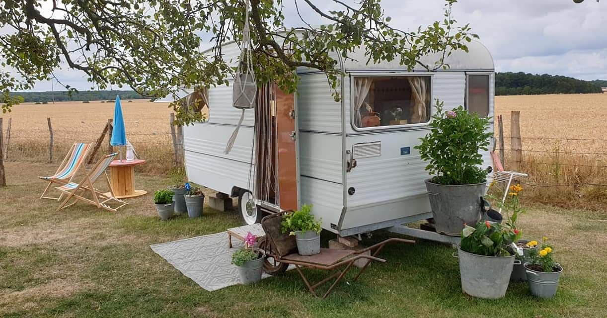 Caravane C4 et extérieur