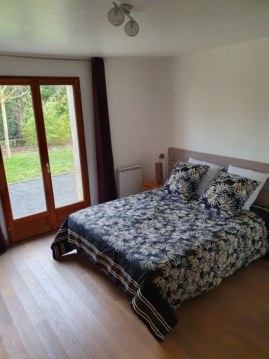 CHOUZE SUR LOIRE- LA GRANGE DE LA HURTAUDERIE-Chambre 1
