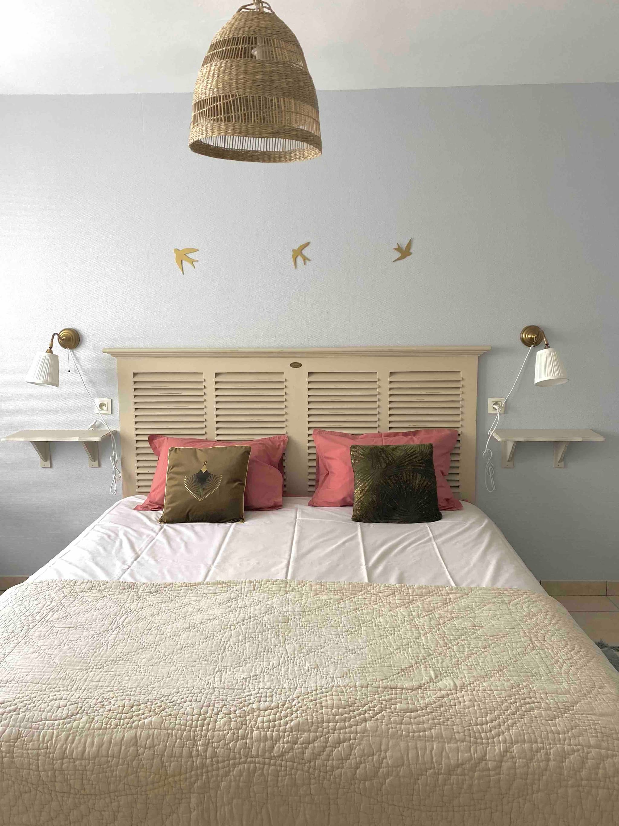 Chambre parentale face lit