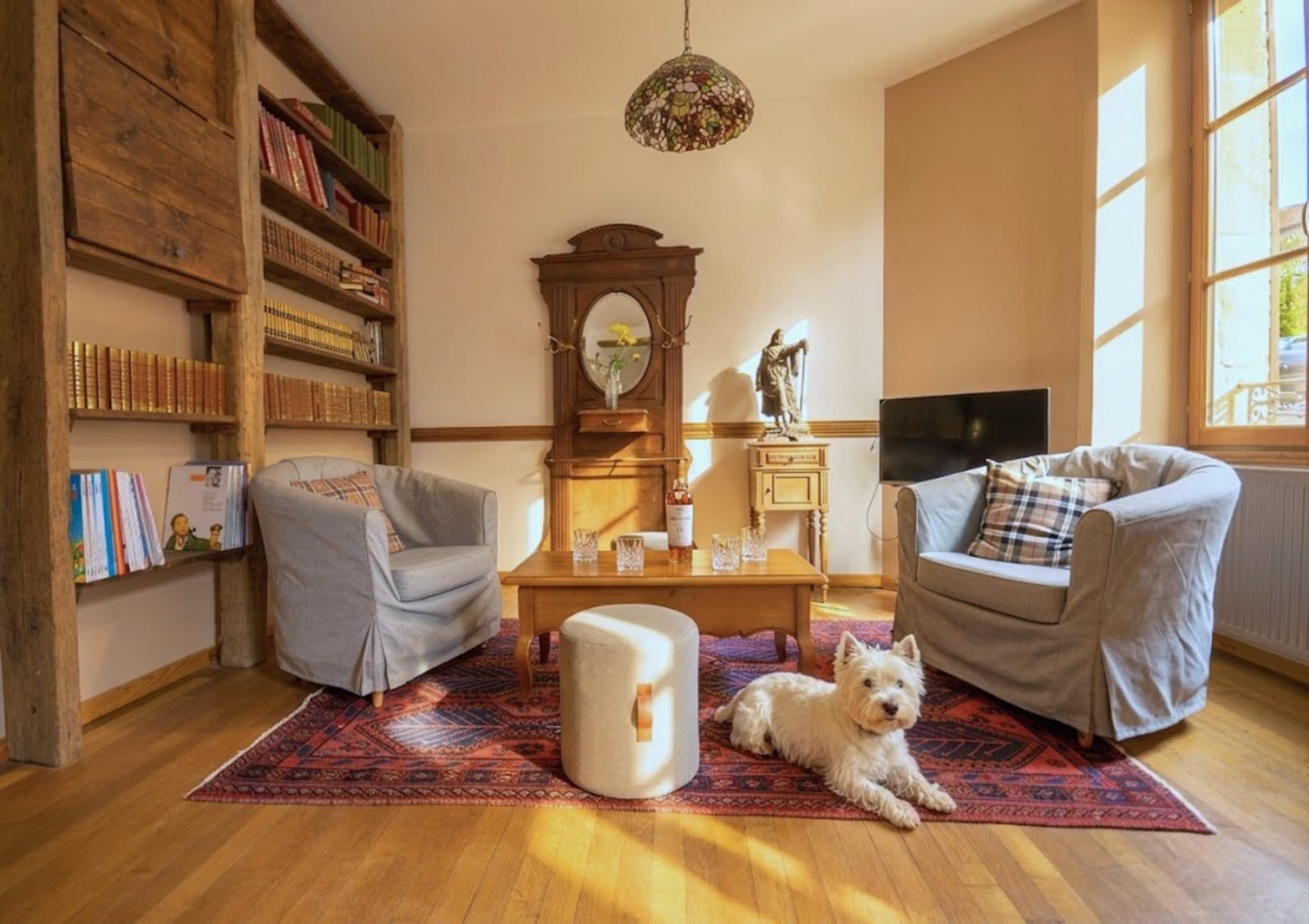 Salon - Tiffany's - Cottage MacKinle