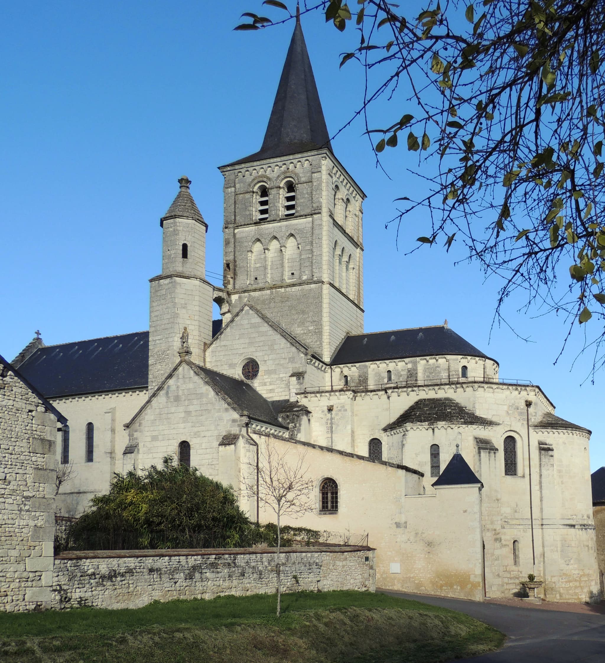 Collegiale Saint Georges - Faye la Vineuse