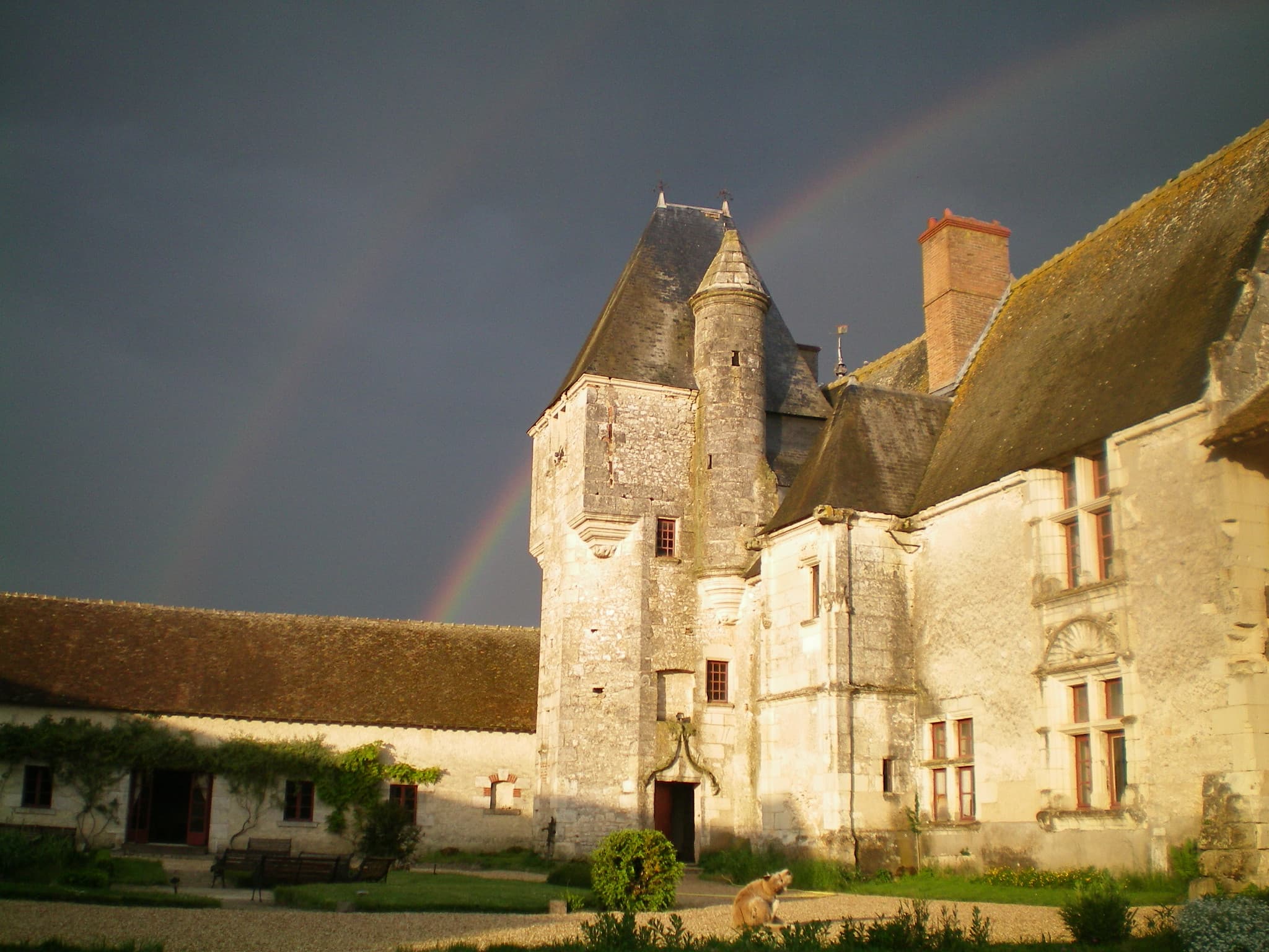 Cour +arc en ciel