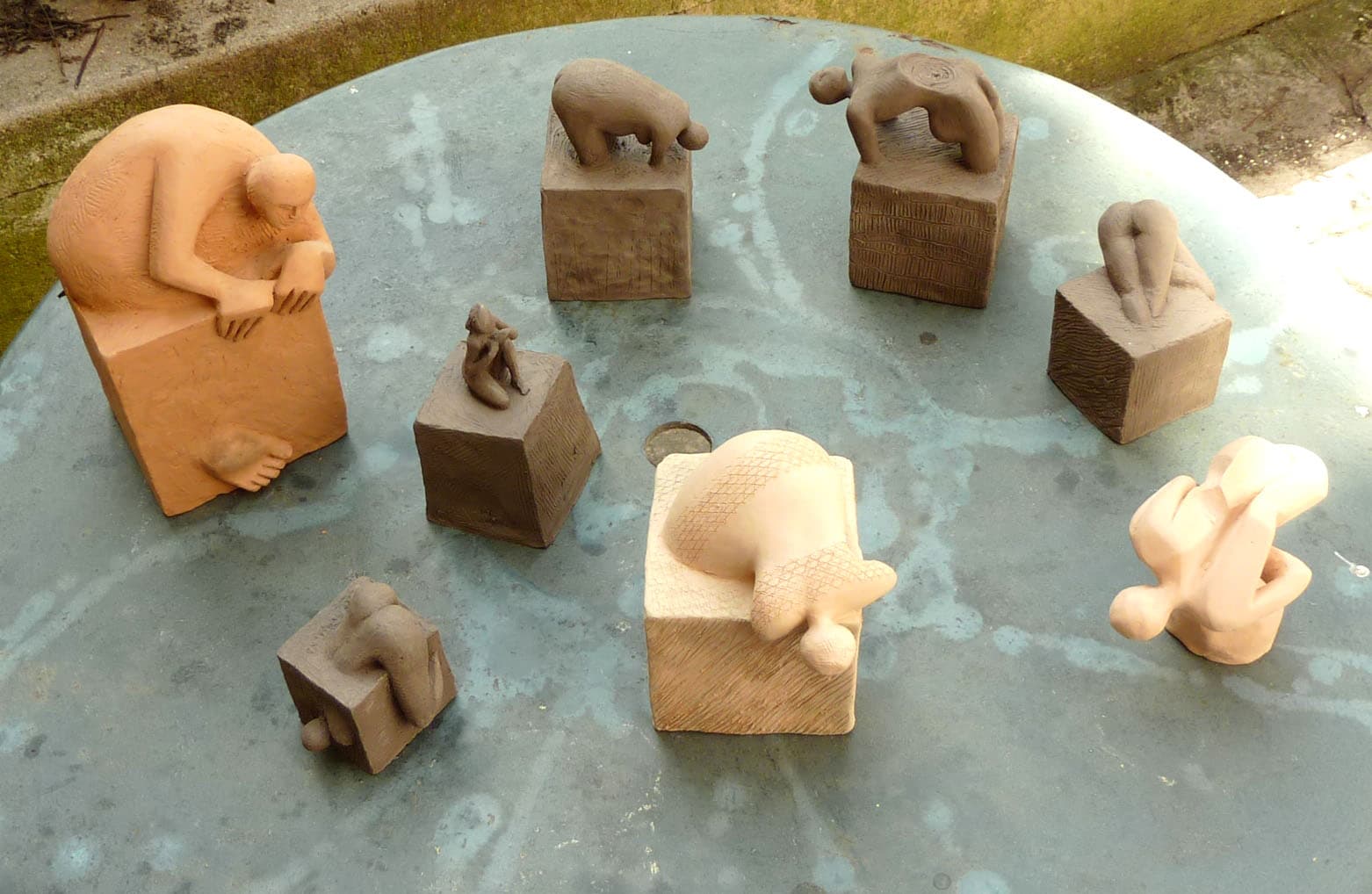 pe2tes sculptures en terre cuite