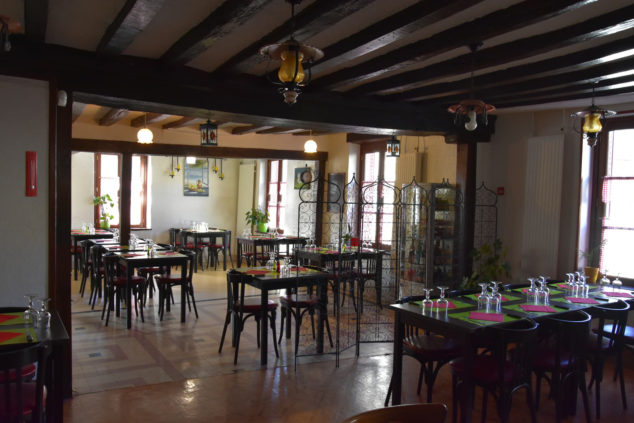 Beaulieu sur Loire-Auberge de la Tour-salle de restauration